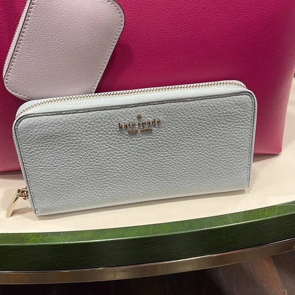 Kate Spade leila large continental wallet
Hazy Morning - Picture 3 of 16